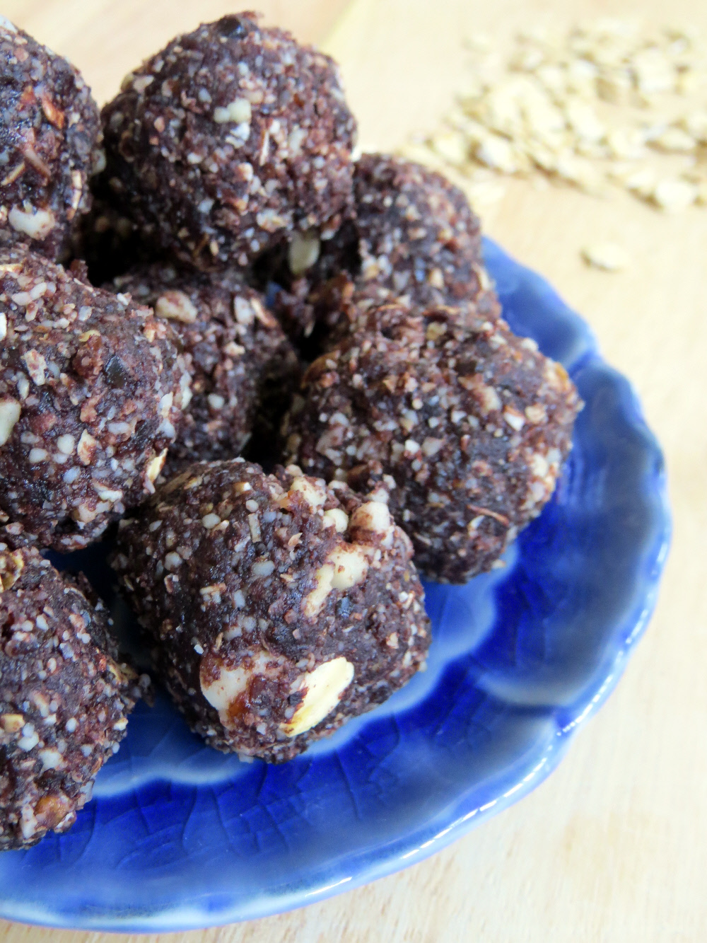 Almond & Dark Peppermint Raw Balls Rediscover