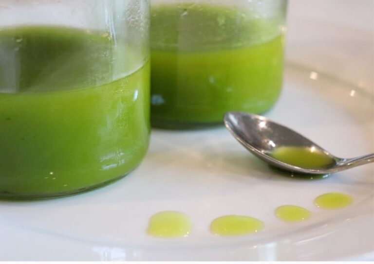 making parsley oil