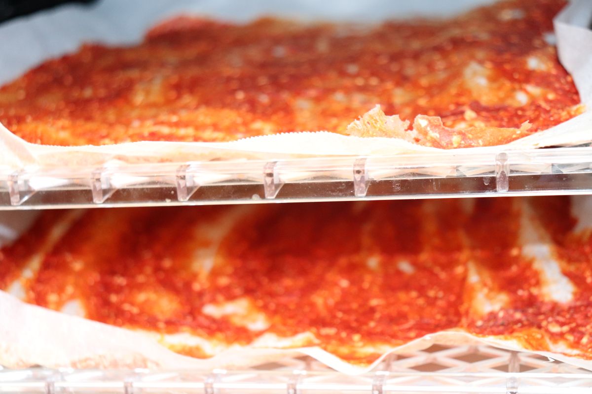 dehydrating tomato pulp